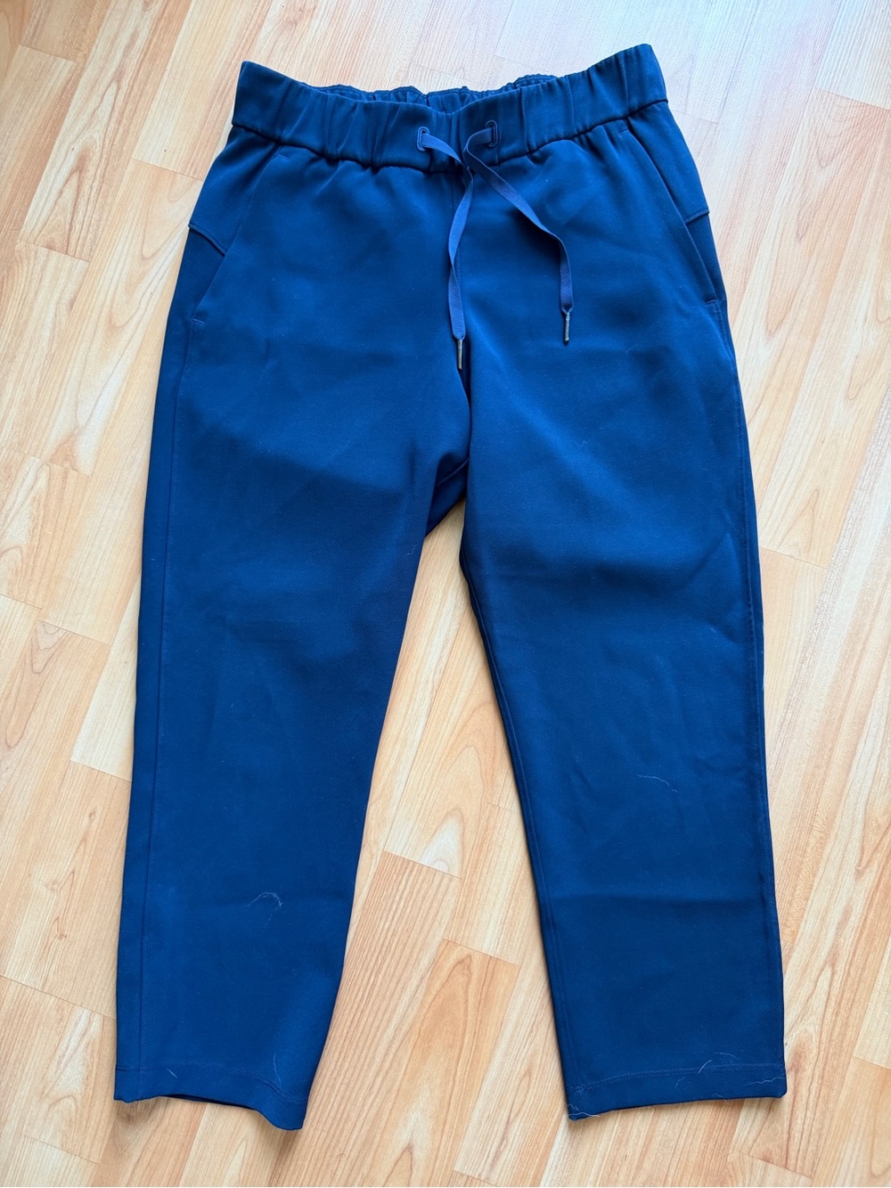 Women’s LuluLemon Athleisure Crop Pants
